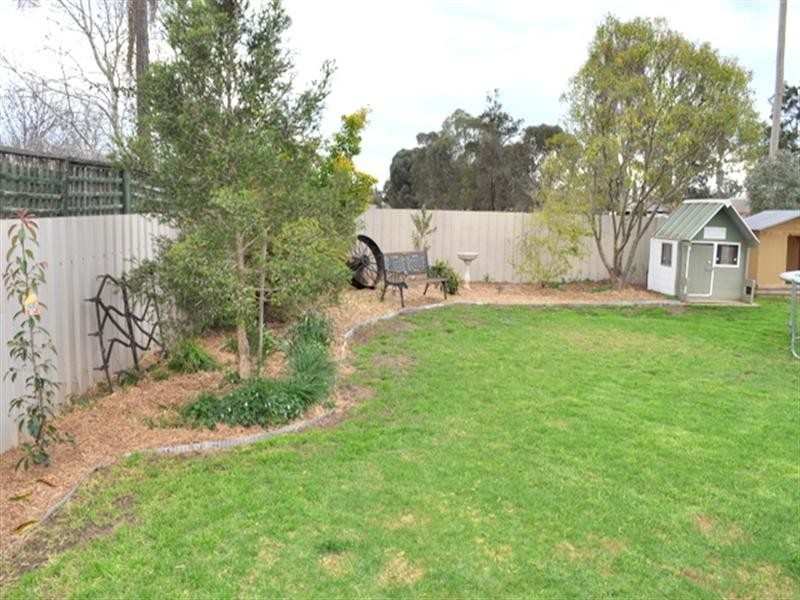 25 Bamarook Crescent, Wagga Wagga NSW 2650