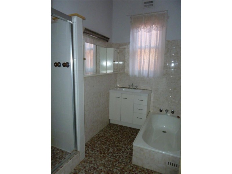 68 Peter Street, Wagga Wagga NSW 2650