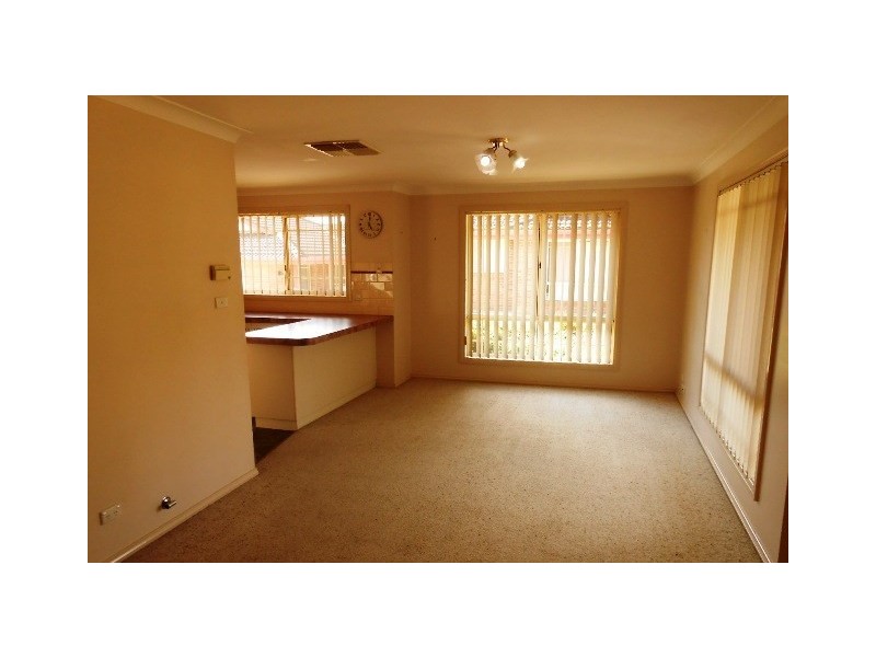 1/2 Kenneally Street, Kooringal NSW 2650