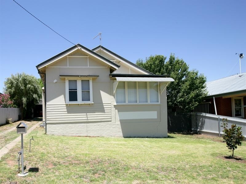 18 Hill Street, Turvey Park NSW 2650