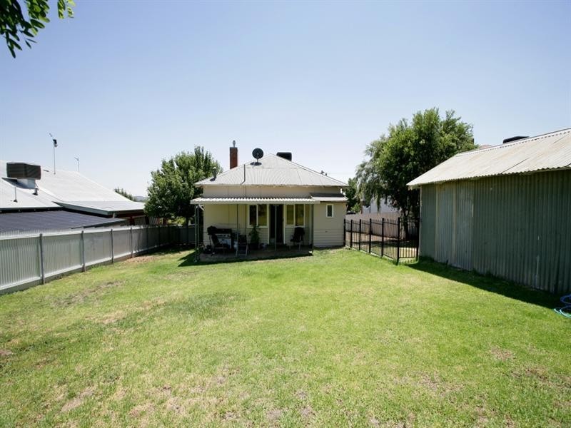 18 Hill Street, Turvey Park NSW 2650