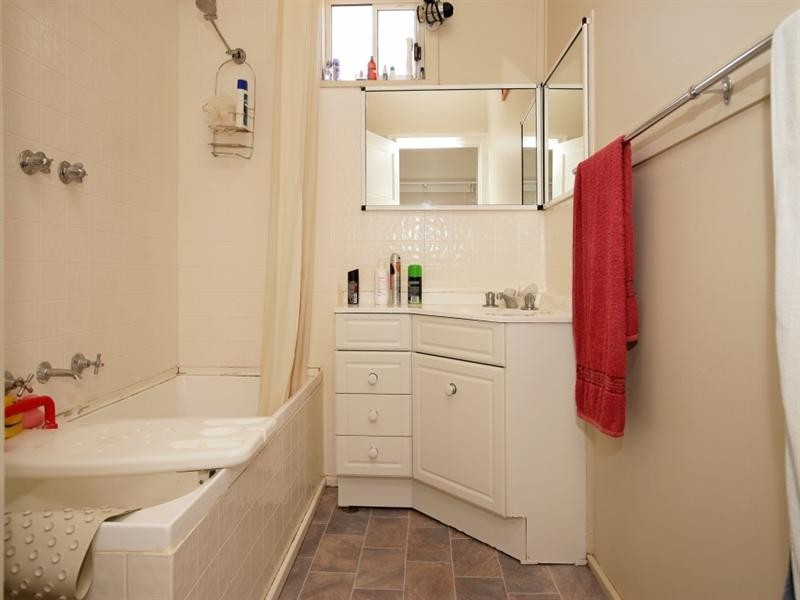 18 Hill Street, Turvey Park NSW 2650