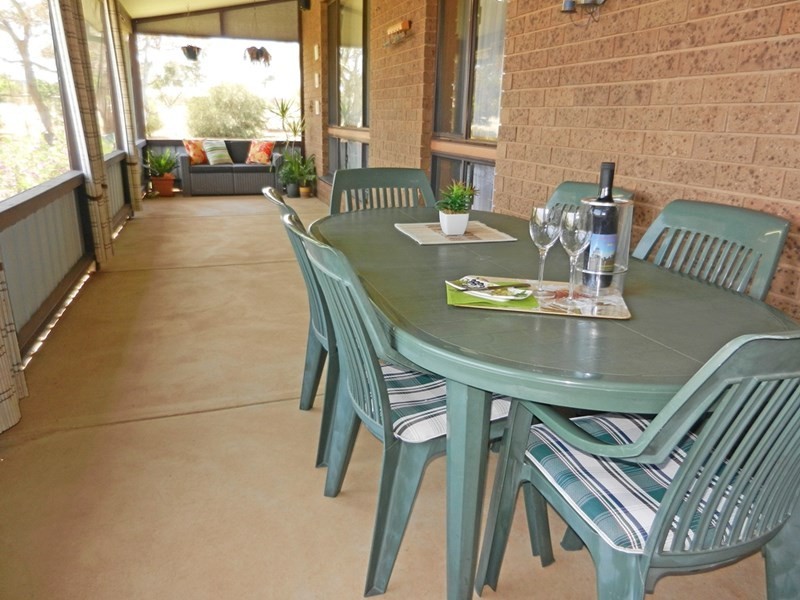 4 Stinson Street, Coolamon NSW 2701