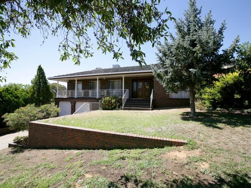 4 Allambie Way, Mount Austin NSW 2650