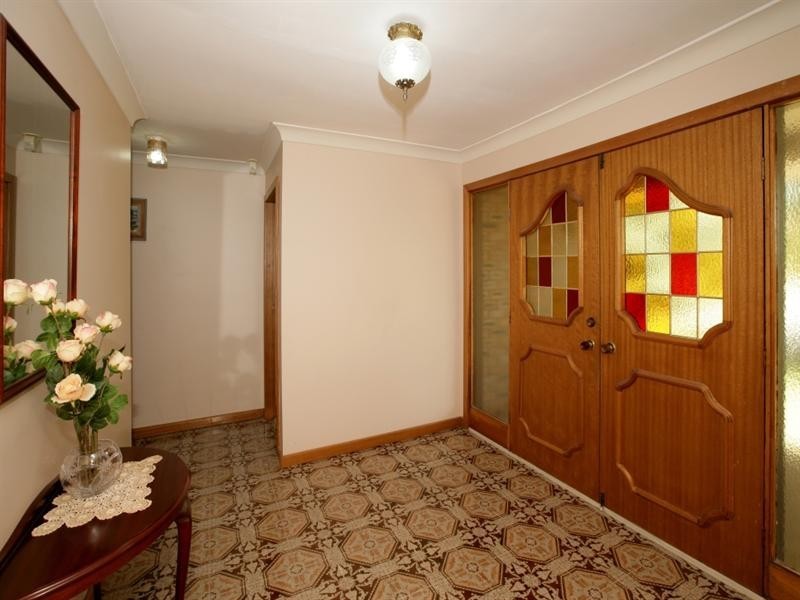 4 Allambie Way, Mount Austin NSW 2650