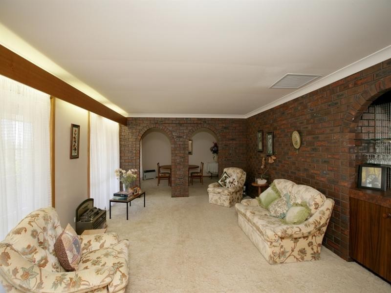 4 Allambie Way, Mount Austin NSW 2650