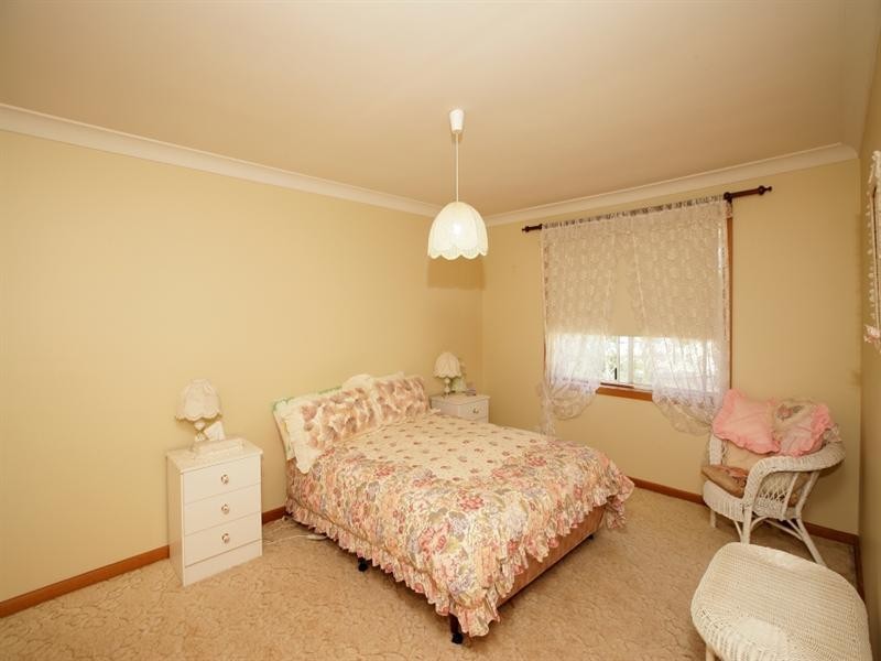 4 Allambie Way, Mount Austin NSW 2650