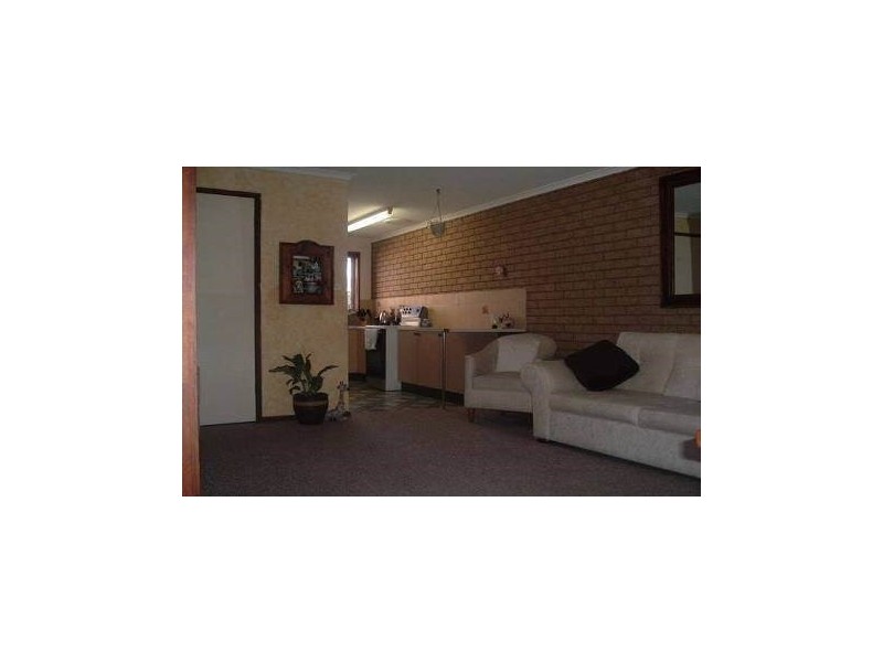 2/2 Nordlingen Drive, Tolland NSW 2650