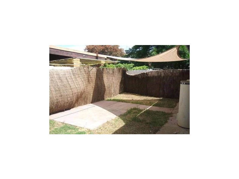 2/2 Nordlingen Drive, Tolland NSW 2650