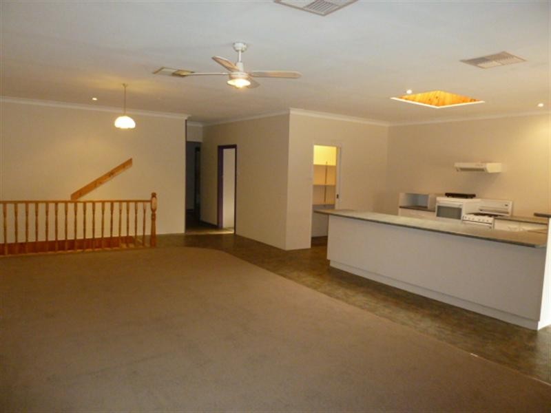 4 Castlereagh Avenue, Wagga Wagga NSW 2650