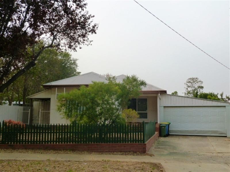 4 Castlereagh Avenue, Wagga Wagga NSW 2650