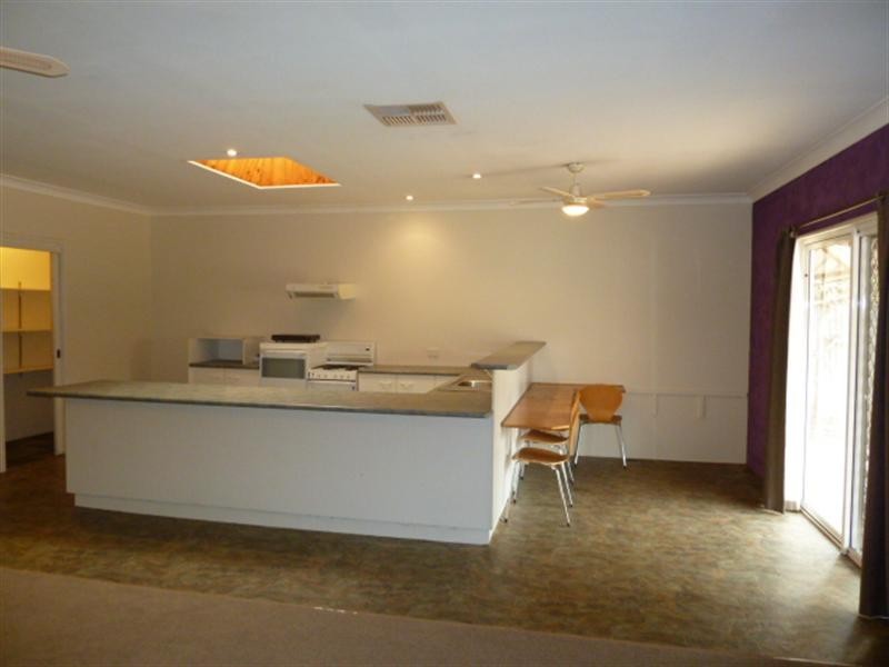 4 Castlereagh Avenue, Wagga Wagga NSW 2650