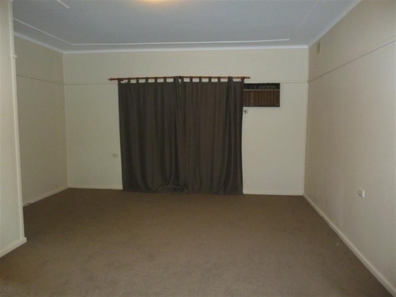 4 Castlereagh Avenue, Wagga Wagga NSW 2650