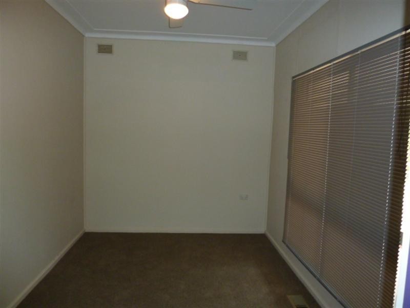 4 Castlereagh Avenue, Wagga Wagga NSW 2650