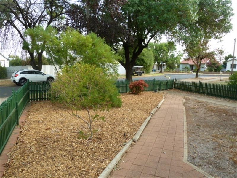 4 Castlereagh Avenue, Wagga Wagga NSW 2650