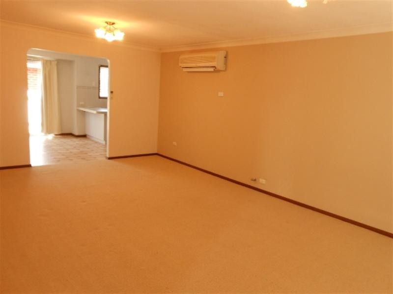 1/1 Yugana Place, Glenfield Park NSW 2650
