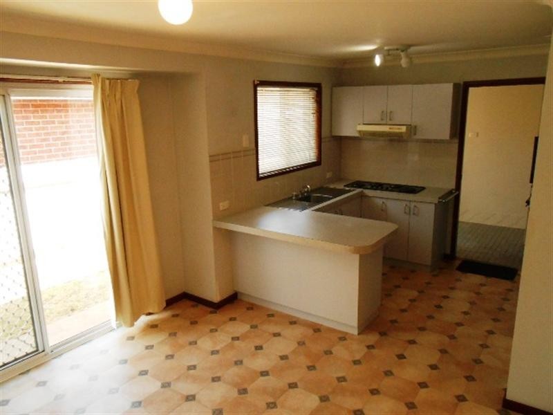 1/1 Yugana Place, Glenfield Park NSW 2650