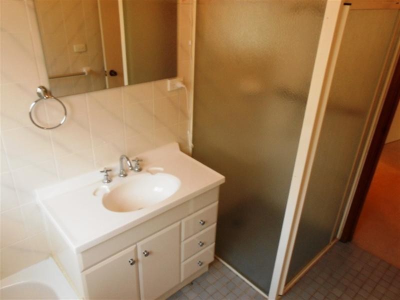 1/1 Yugana Place, Glenfield Park NSW 2650