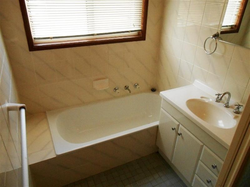 1/1 Yugana Place, Glenfield Park NSW 2650