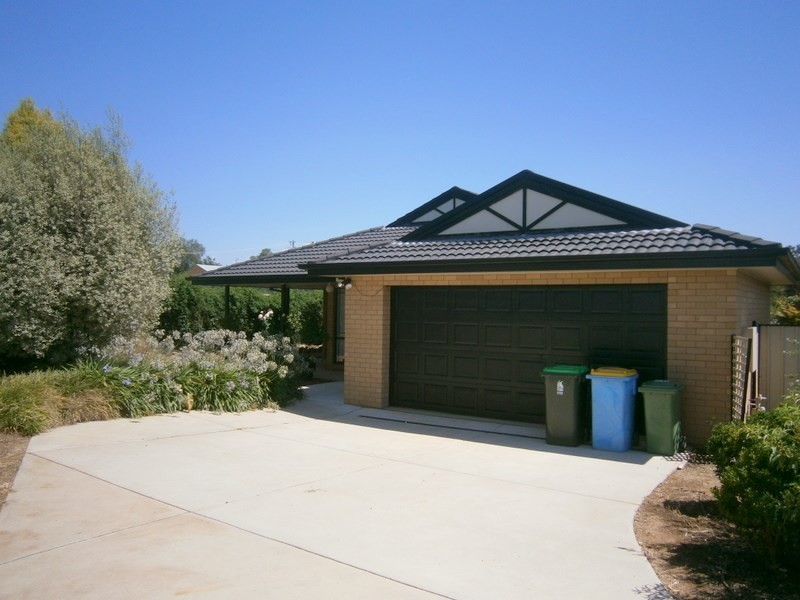 12 Osprey Place, Estella NSW 2650
