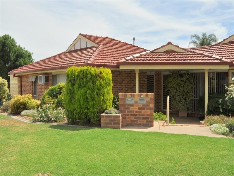 2/2 Overdale Drive, Bourkelands NSW 2650