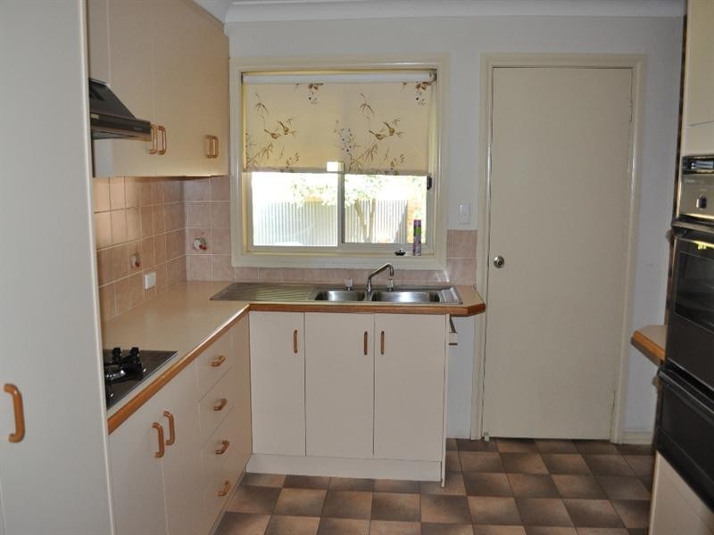 2/2 Overdale Drive, Bourkelands NSW 2650