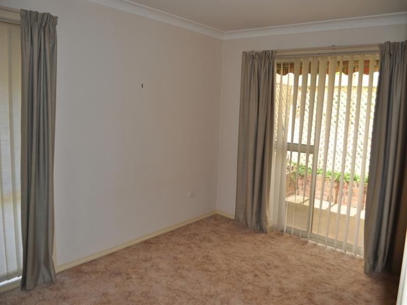 2/2 Overdale Drive, Bourkelands NSW 2650