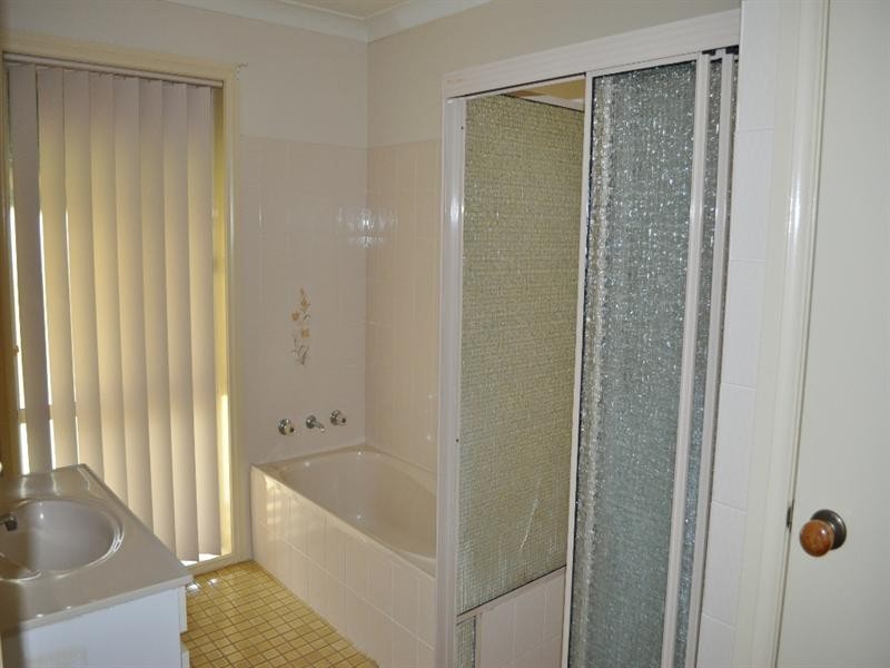 2/2 Overdale Drive, Bourkelands NSW 2650