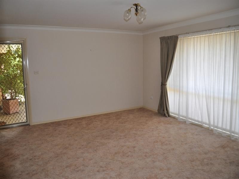 2/2 Overdale Drive, Bourkelands NSW 2650