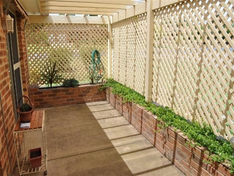 2/2 Overdale Drive, Bourkelands NSW 2650