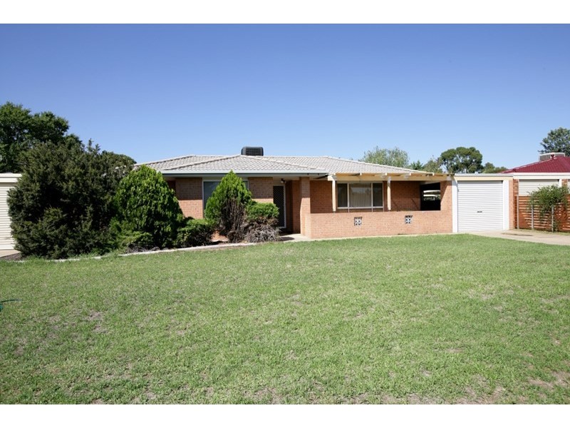 61 Grevillea Crescent, Lake Albert NSW 2650