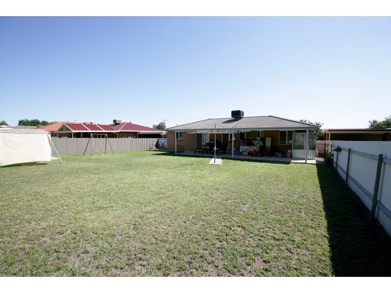 61 Grevillea Crescent, Lake Albert NSW 2650