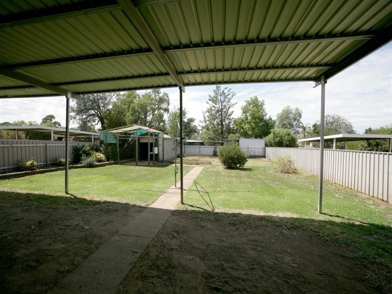 17 Barinya Street, Kooringal NSW 2650