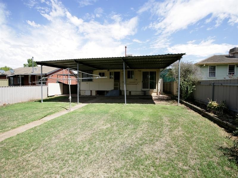 17 Barinya Street, Kooringal NSW 2650