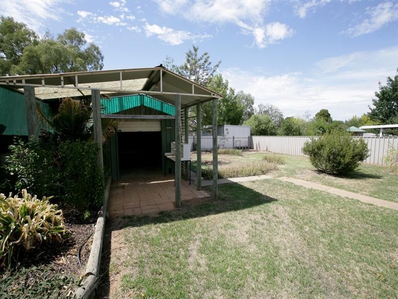 17 Barinya Street, Kooringal NSW 2650