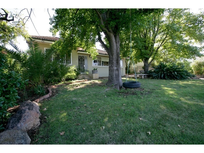 25 Wooden Street, Turvey Park NSW 2650