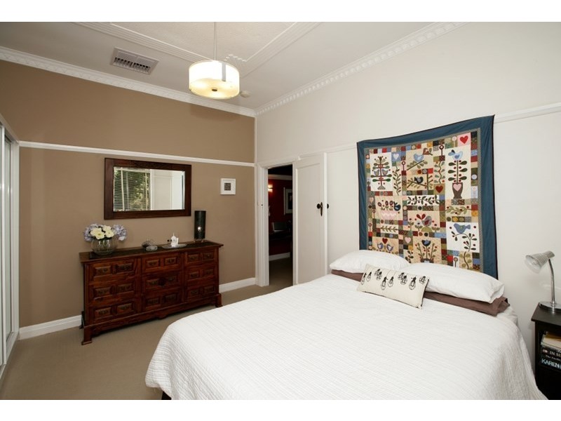 25 Wooden Street, Turvey Park NSW 2650