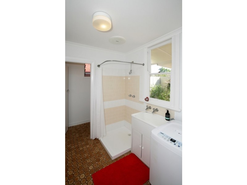 25 Wooden Street, Turvey Park NSW 2650