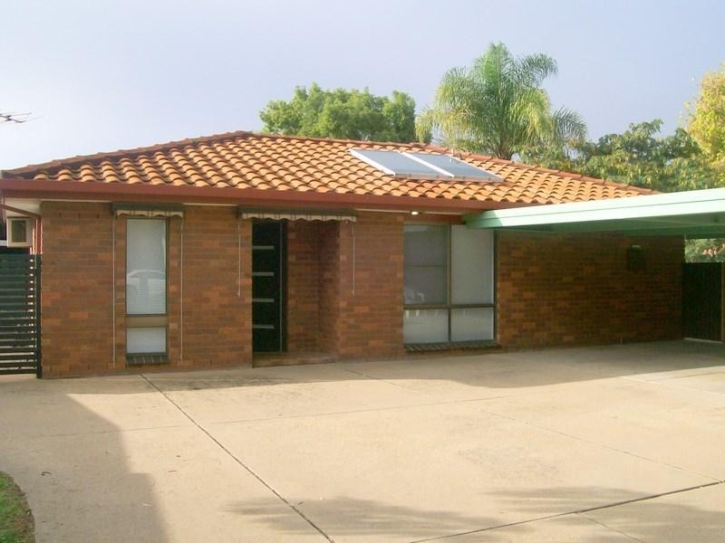 2/3 Nicholi Crescent, Wagga Wagga NSW 2650