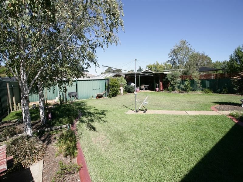 16 Carmody Street, Kooringal NSW 2650