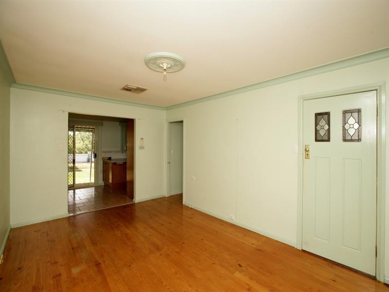 17 Barinya Street, Kooringal NSW 2650