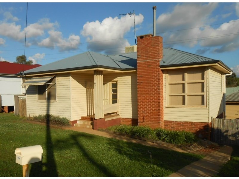 165 Macleay Street, Wagga Wagga NSW 2650