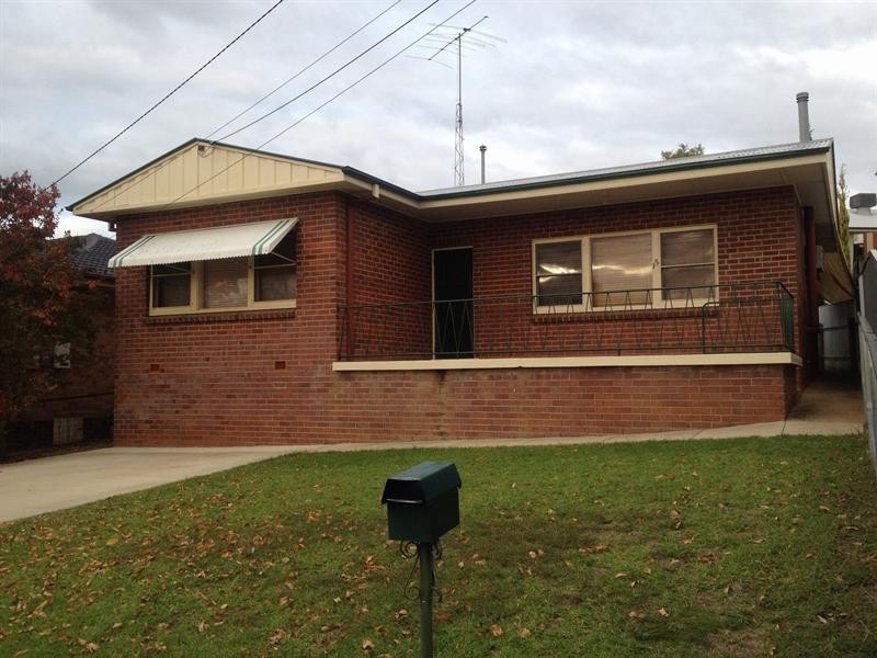 15 Marama Parade, Mount Austin NSW 2650