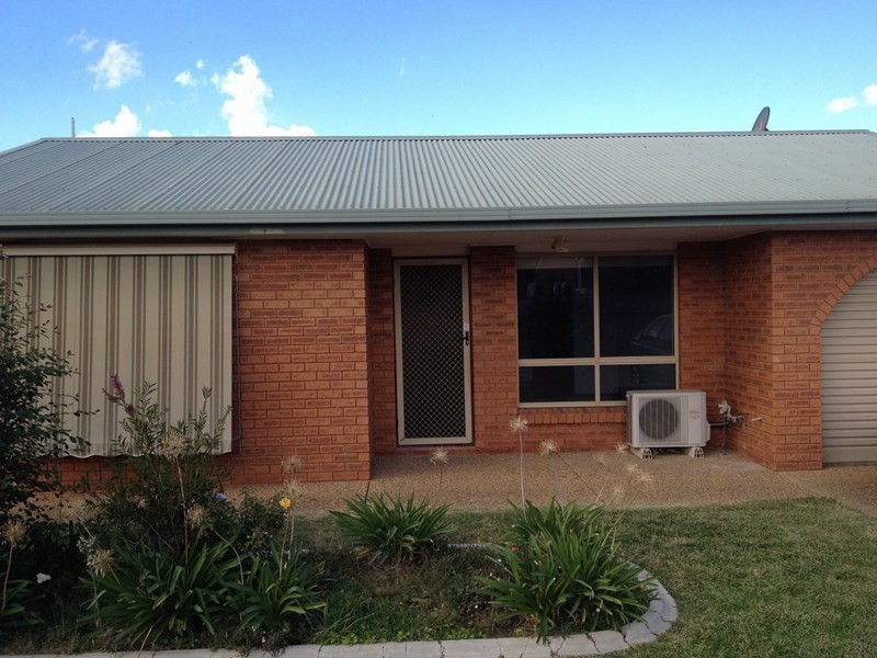 1/2 Borneo Place, Wagga Wagga NSW 2650