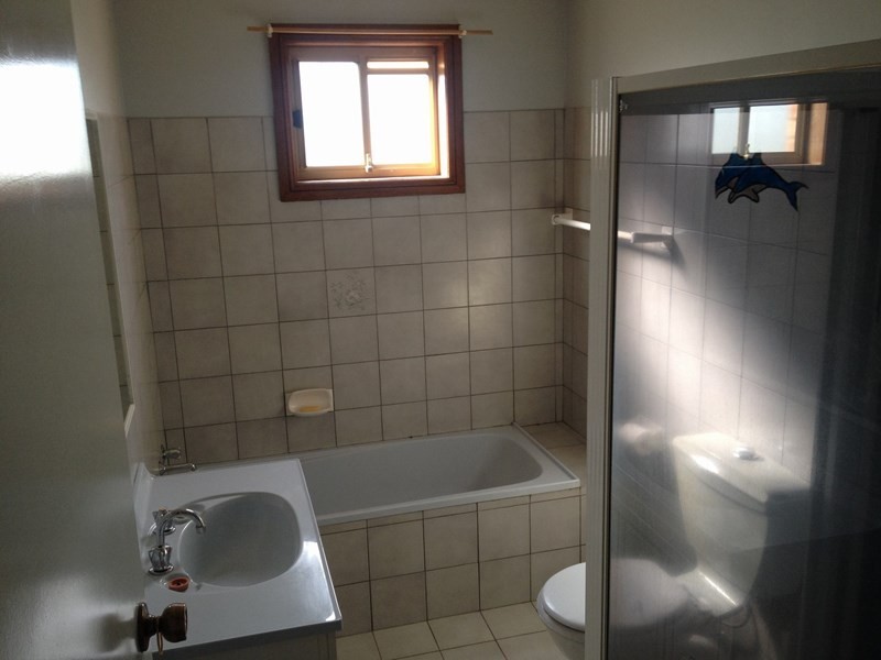 1/2 Borneo Place, Wagga Wagga NSW 2650