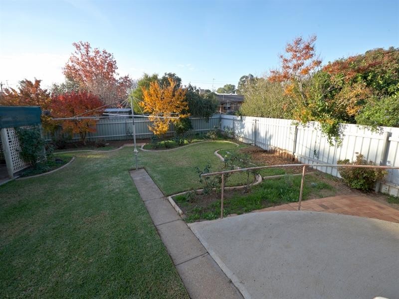 13 Bavaria Street, Tolland NSW 2650