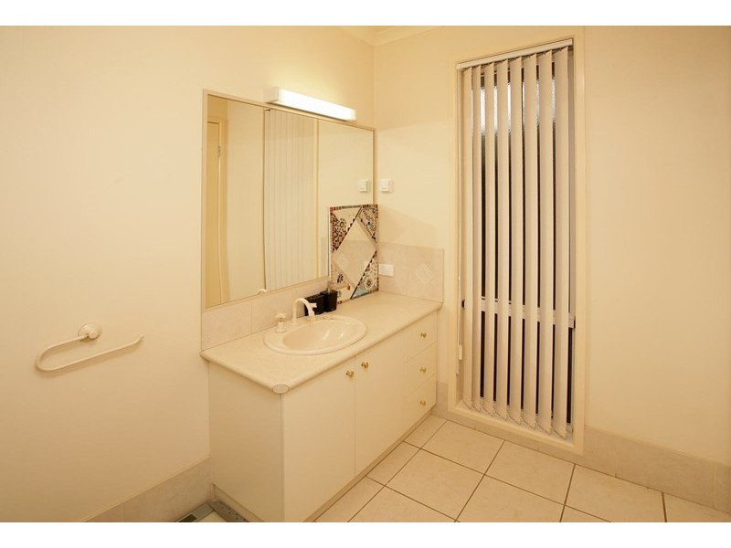 4 Headley Place, Kooringal NSW 2650