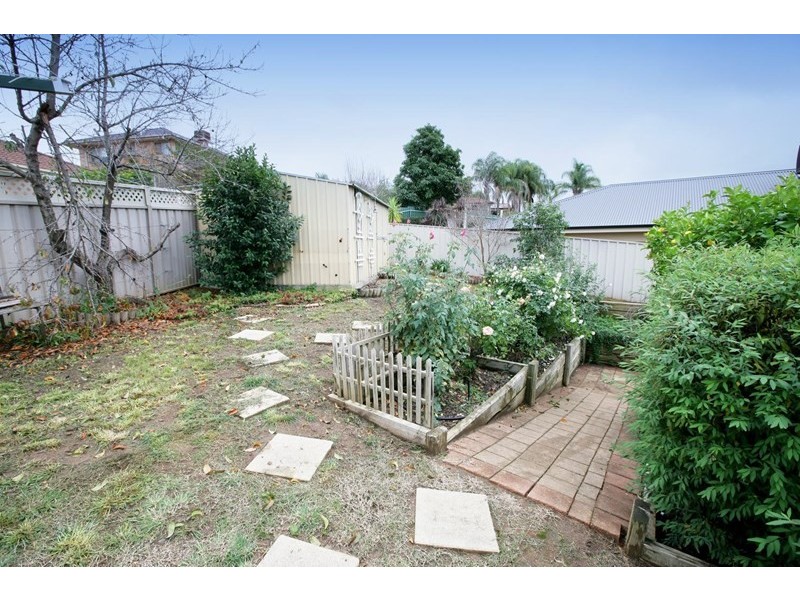 4 Headley Place, Kooringal NSW 2650