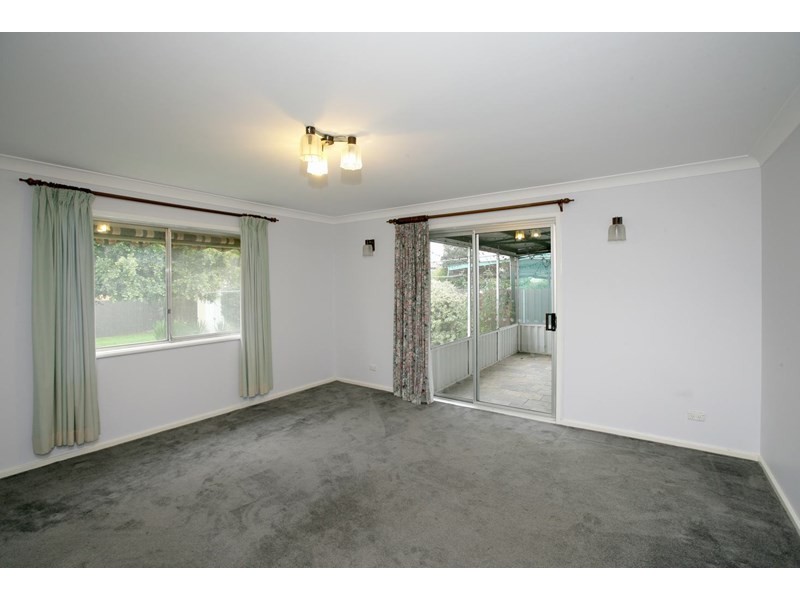 44 Raye Street, Tolland NSW 2650