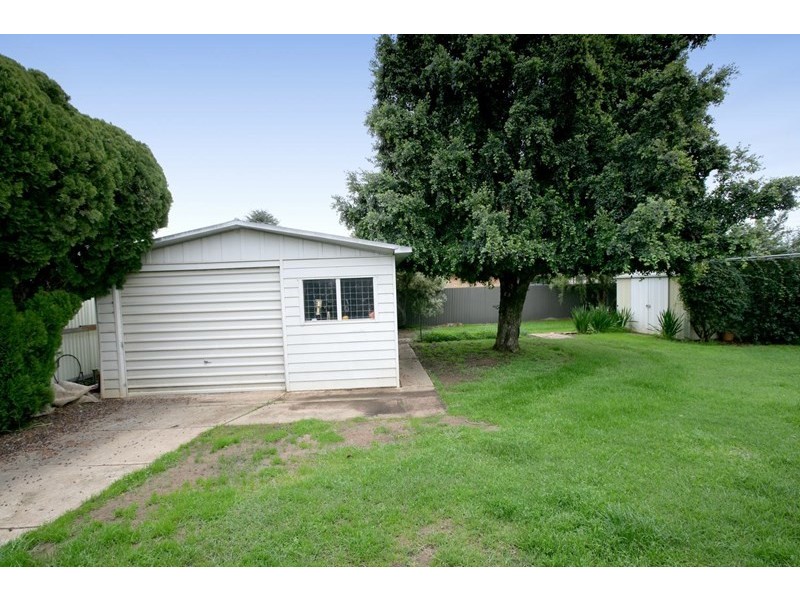 44 Raye Street, Tolland NSW 2650